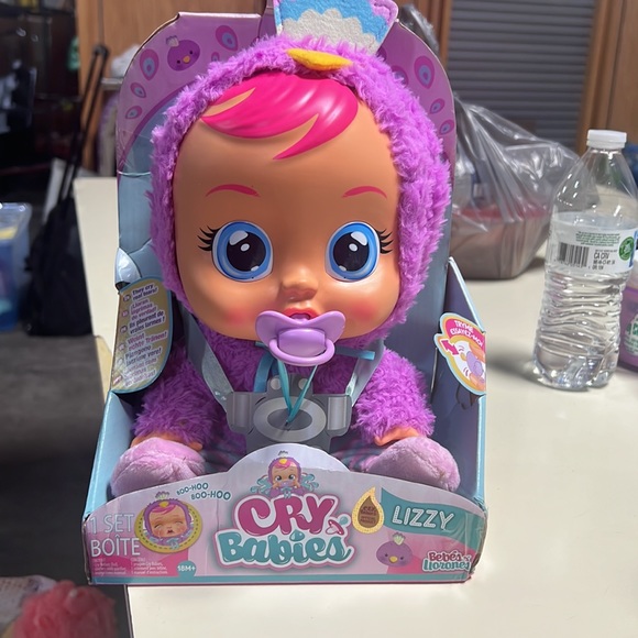 NIB Cry Babies Lizzy Baby Doll - Peacock cries real tears, realistic baby sounds - Picture 5 of 5